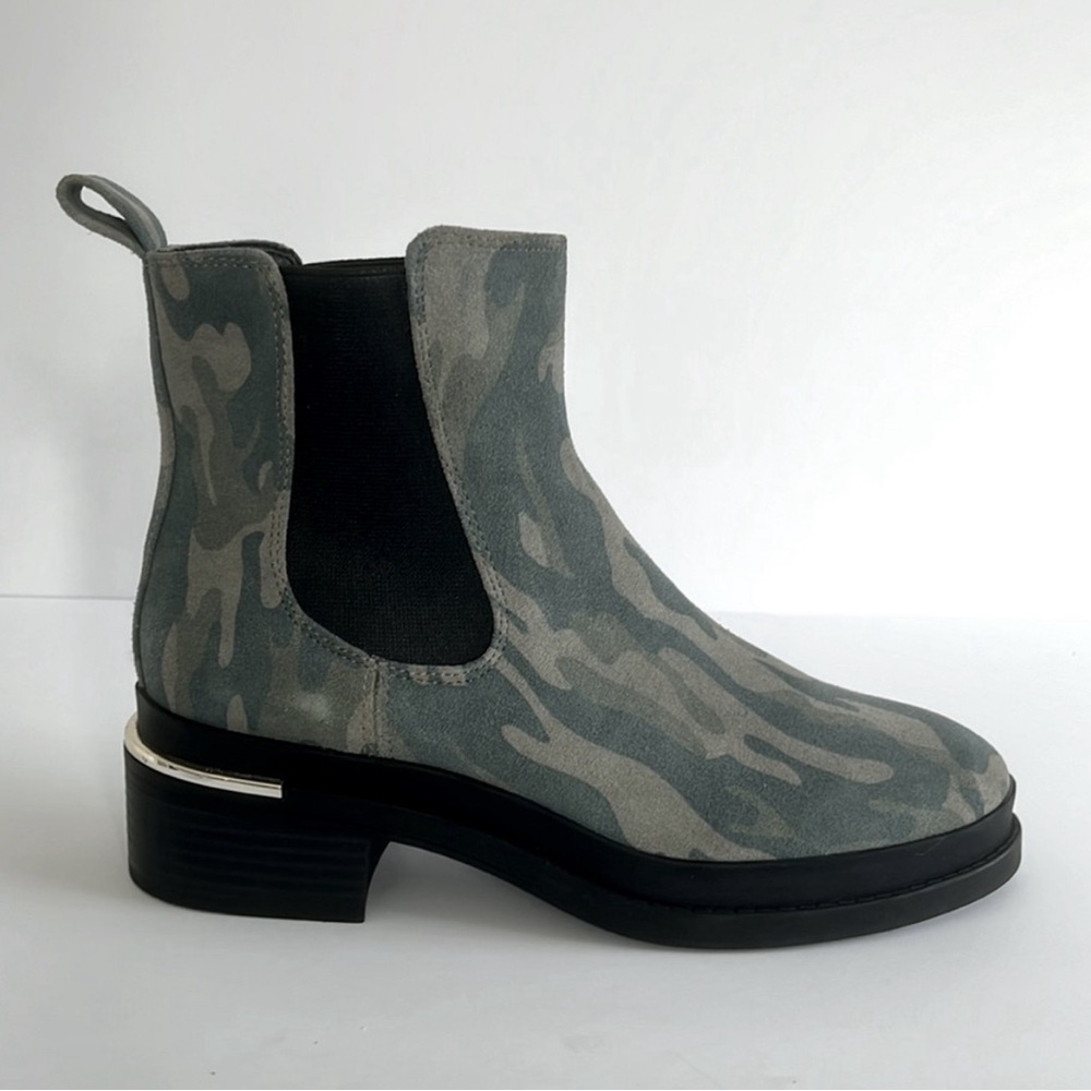 Kenneth Cole Women's Levon 2.0 Welt Chelsea Boot Lug Sole Ankle Boot Size 8 New - Picture 5 of 10